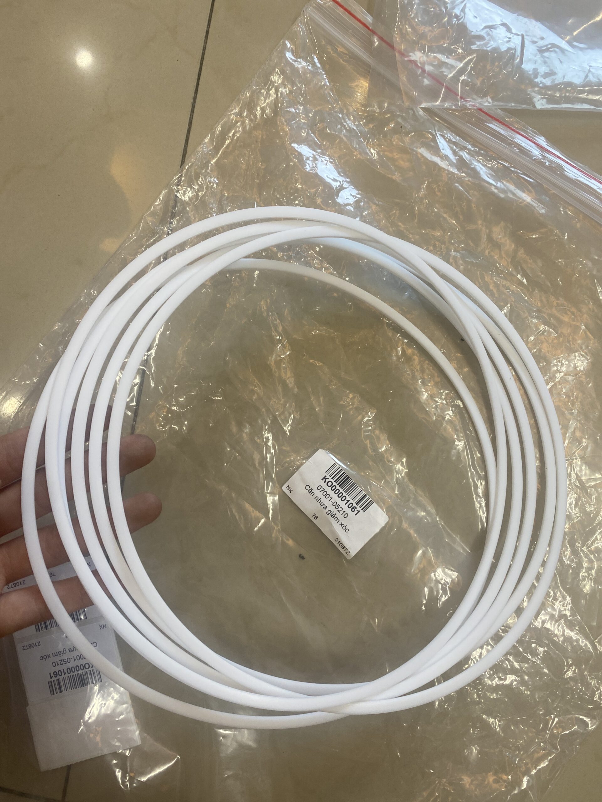 Căn nhựa giảm xóc 07001-05210 1 Căn nhựa giảm xóc 07001-05210
