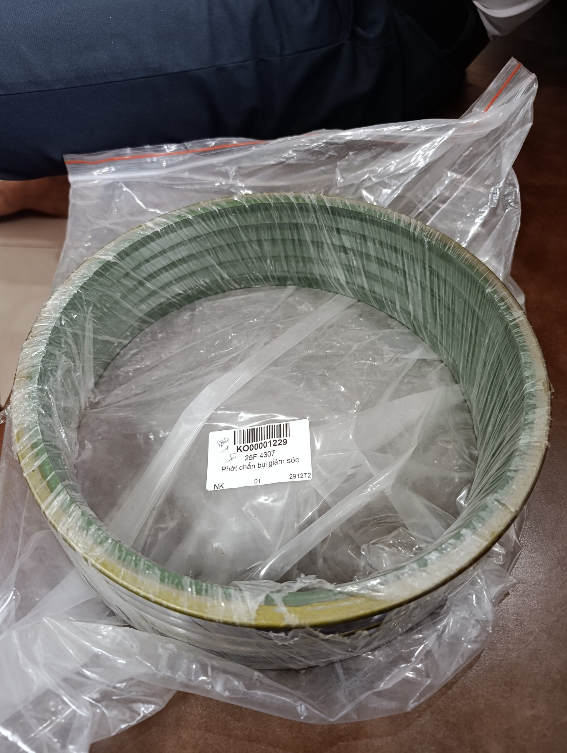 Phớt chắn bụi giảm xóc 561-50-82380 1 Phớt chắn bụi giảm xóc 561-50-82380