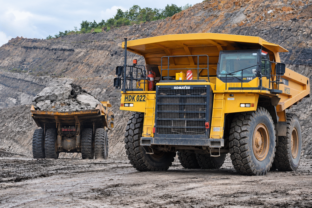 Komatsu HD465 - Giải pháp vận chuyển vật liệu trong khai thác mỏ